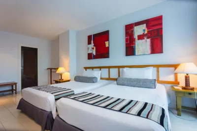 Waterfront Suites Phuket by Centara – Foto’s 2