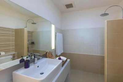 Waterfront Suites Phuket by Centara – Foto’s 15